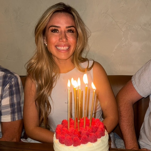 Meet your Posher, Caileigh - Picture 1 of 1